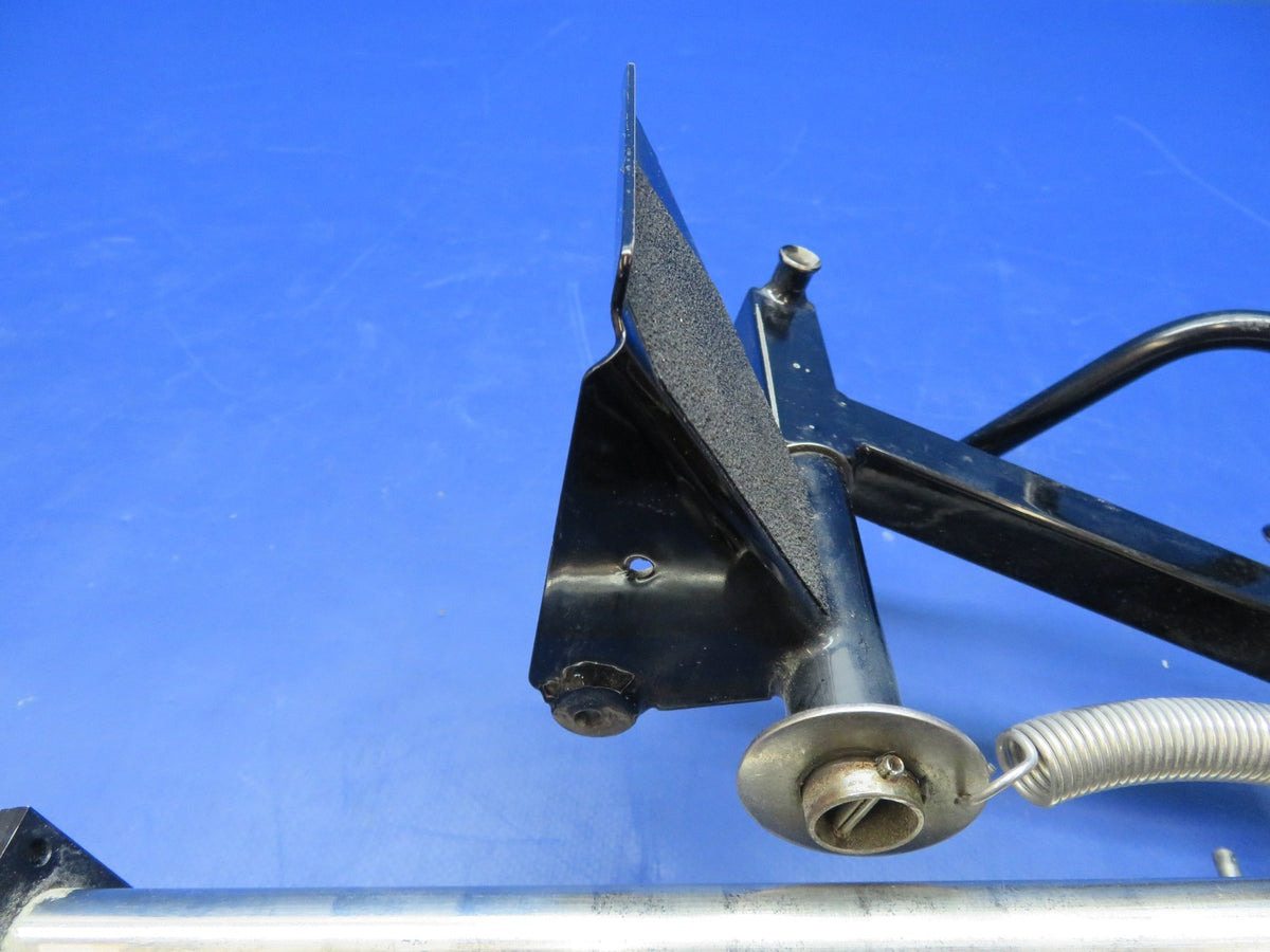 Diamond DA-40 RH Rudder Pedals P/N 22-2724-00-00 (0826-1224A)9