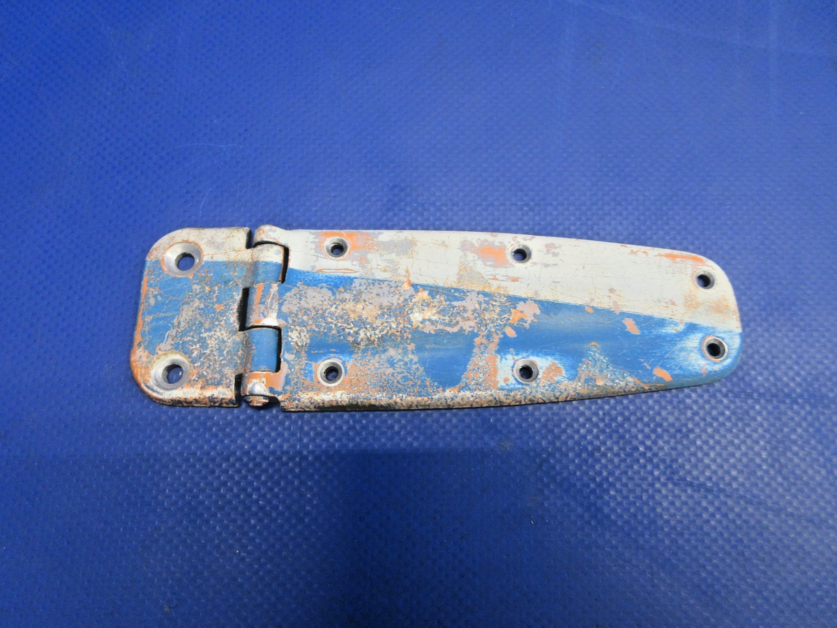 Cessna 150 / 152 RH Upper Cabin Door Hinge P/N 0413426-4, 0711037-498 (0926-875)1
