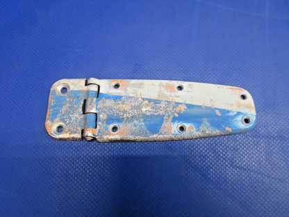 Cessna 150 / 152 RH Upper Cabin Door Hinge P/N 0413426-4, 0711037-498 (0926-875)1