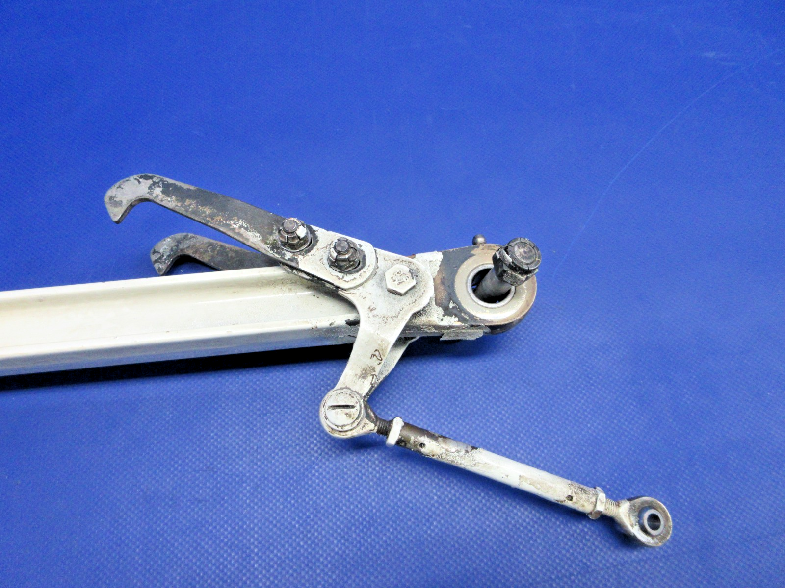 Cessna 310 / 310I Main Gear Links & Uplock Hook LH P/N 0841103-7 (0326-937)11