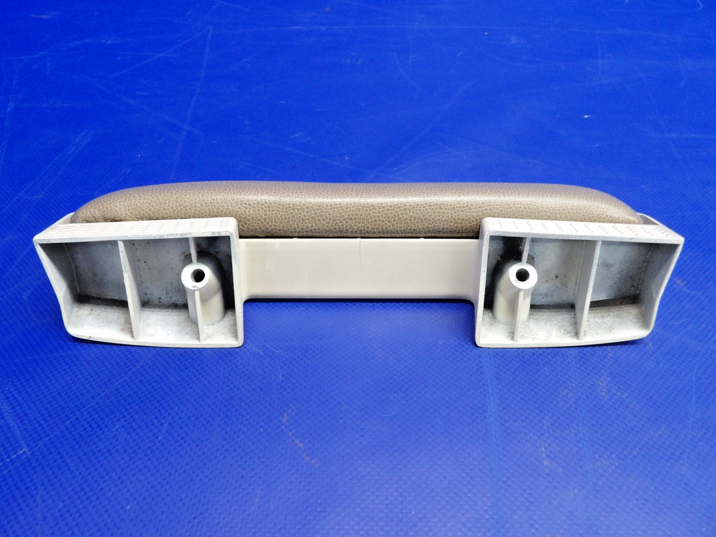 Cessna 172 / 172G Cabin Door Armrest P/N 1414082-18 (0326-1226)2