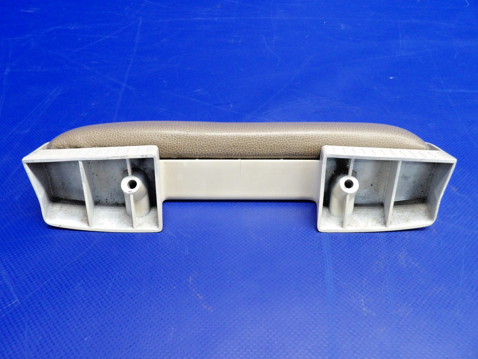 Cessna 172 / 172G Cabin Door Armrest P/N 1414082-18 (0326-1226)2