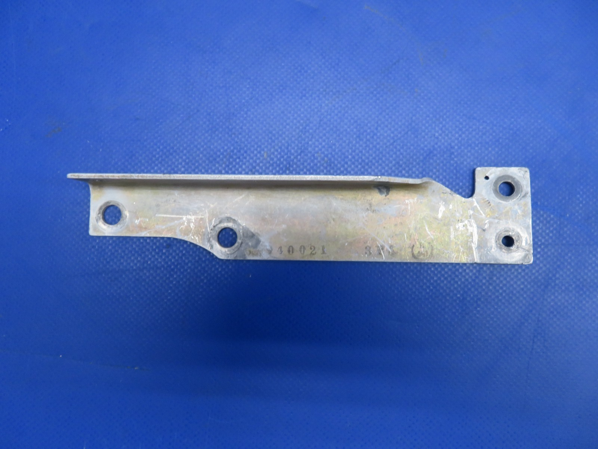 Beech 95-B55 Baron Continental RH Exhaust Bracket (0626-417)6