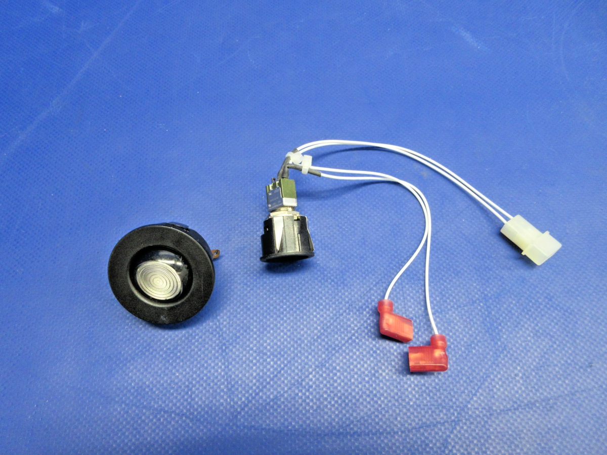 Cirrus SR22 Overhead Swivel Light & Switch Set P/N 50491-002 (0926-778)1