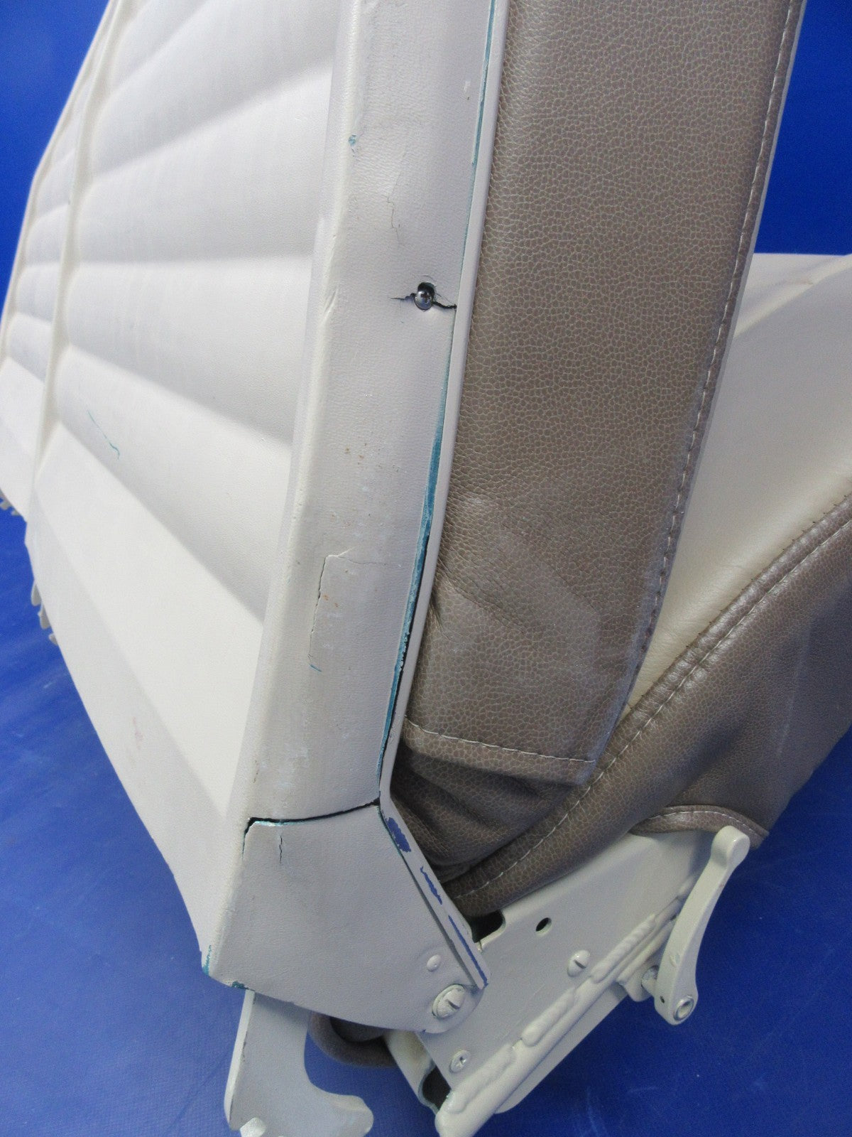 =Cessna 172 / 172G Reclining Rear Seat P/N 0500210-28 (0326-18)5