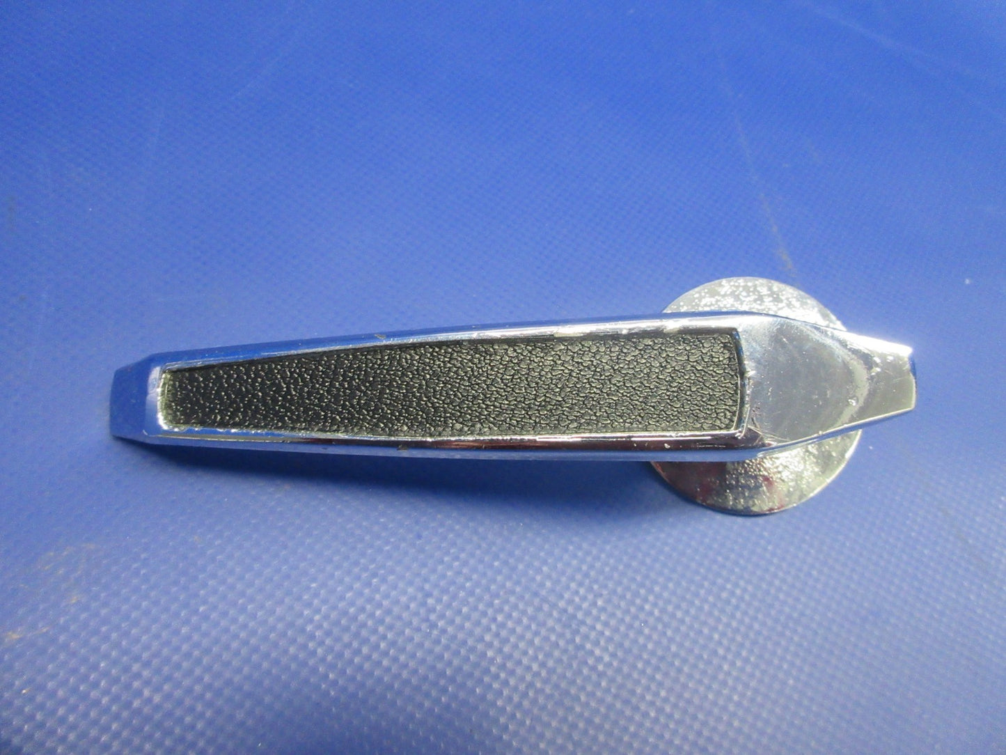 Cessna 182 / 182P Placard Inside Cabin Door Handle RH P/N 1211250-7 (0825-985)10