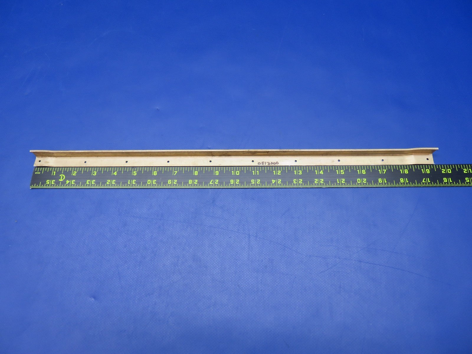 Cessna Fuselage Bulkhead Reinforcement Angle RH P/N 0513000-9 NOS (0625-1217)12