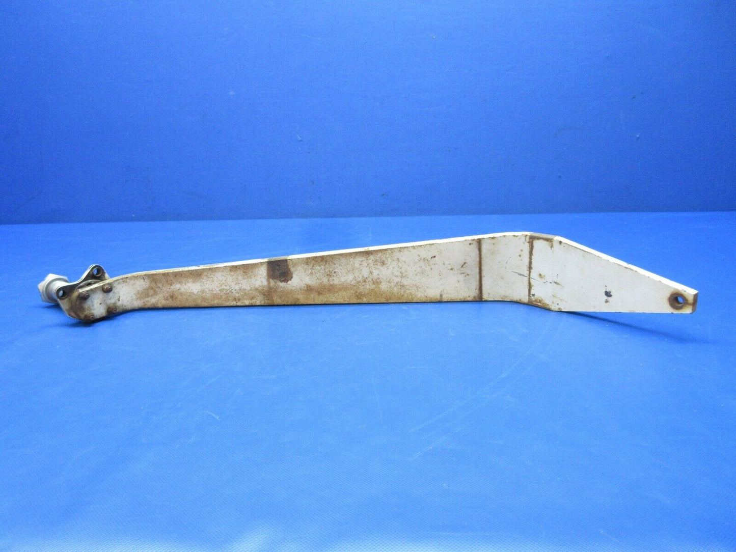 Piper PA-38 Tomahawk LH Main Gear Leg w/ Axle P/N 77787-300 (0724-1263)
