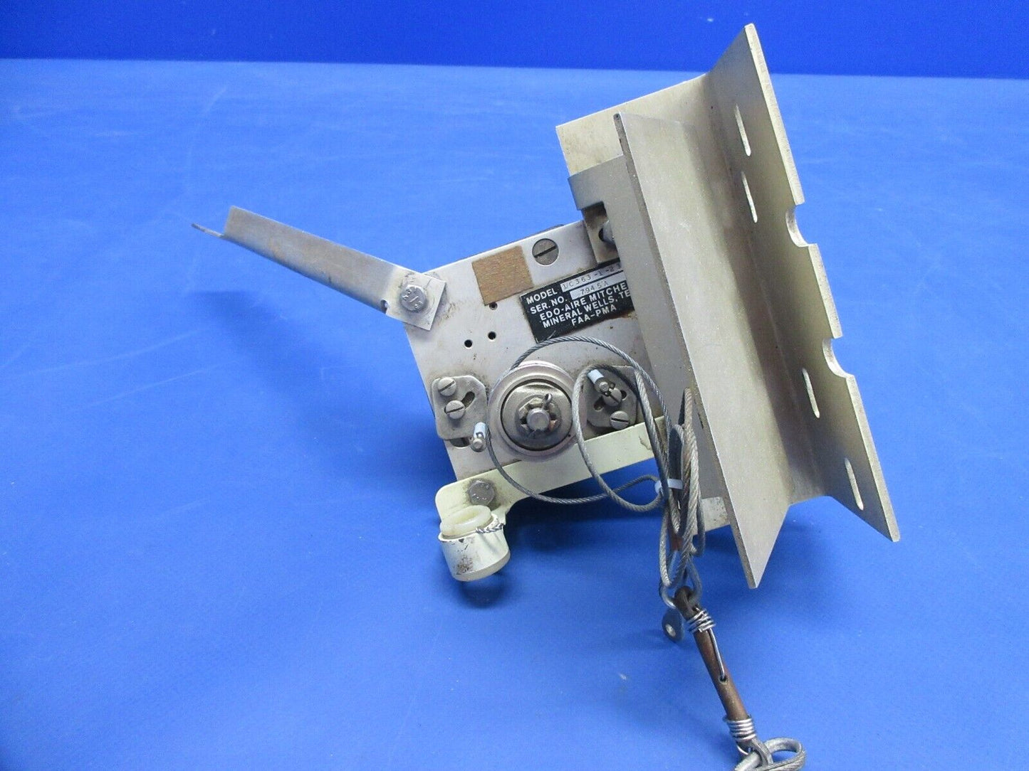 Bellanca 17-31A EDO-Aire Mitchell Roll Servo & Brackets 1C363-1-233R (0924-821)