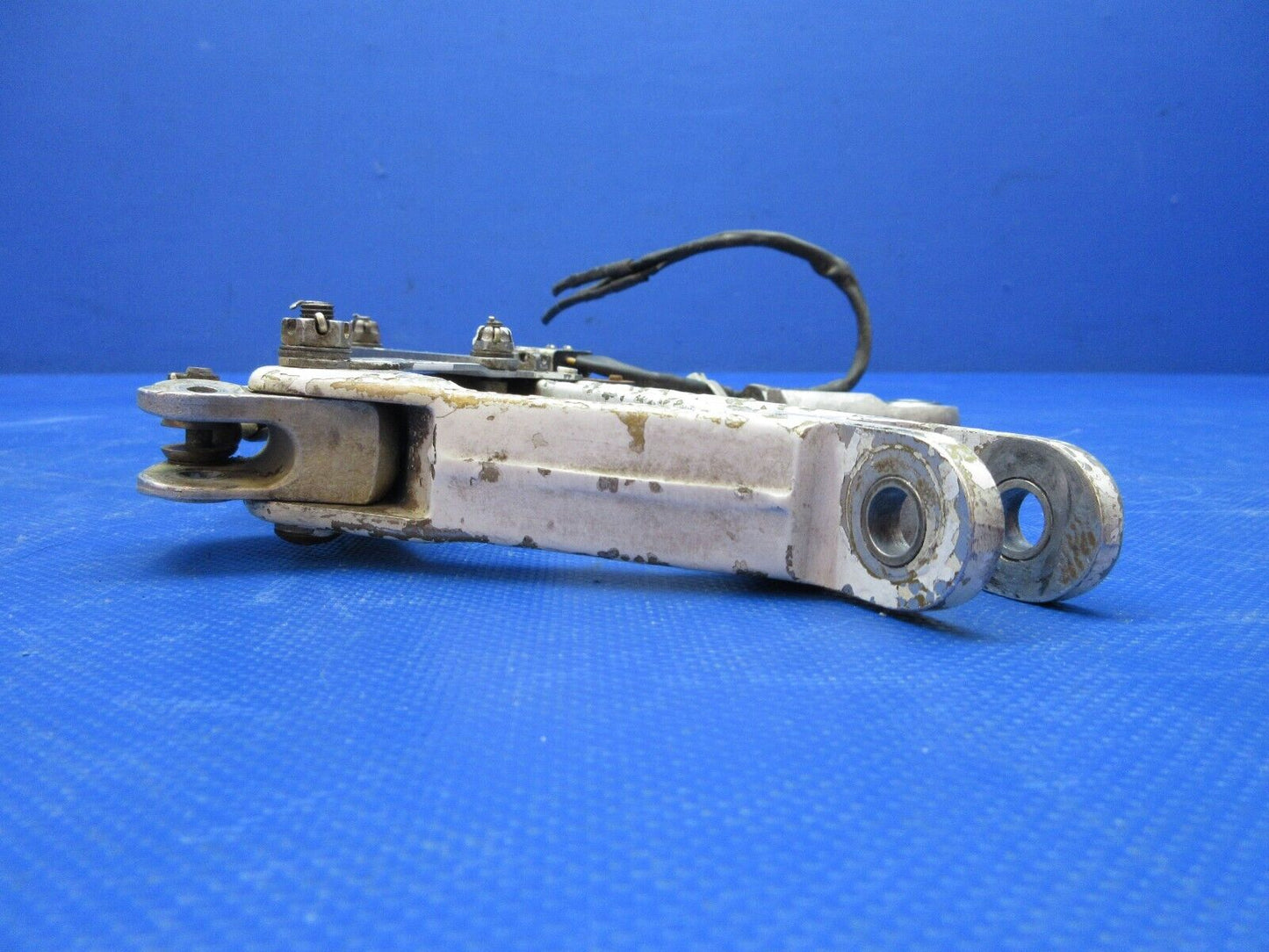 Piper PA-34-200T Seneca II RH MG Truss Assy w/ Switch P/N 78721-03 (0924-1374)