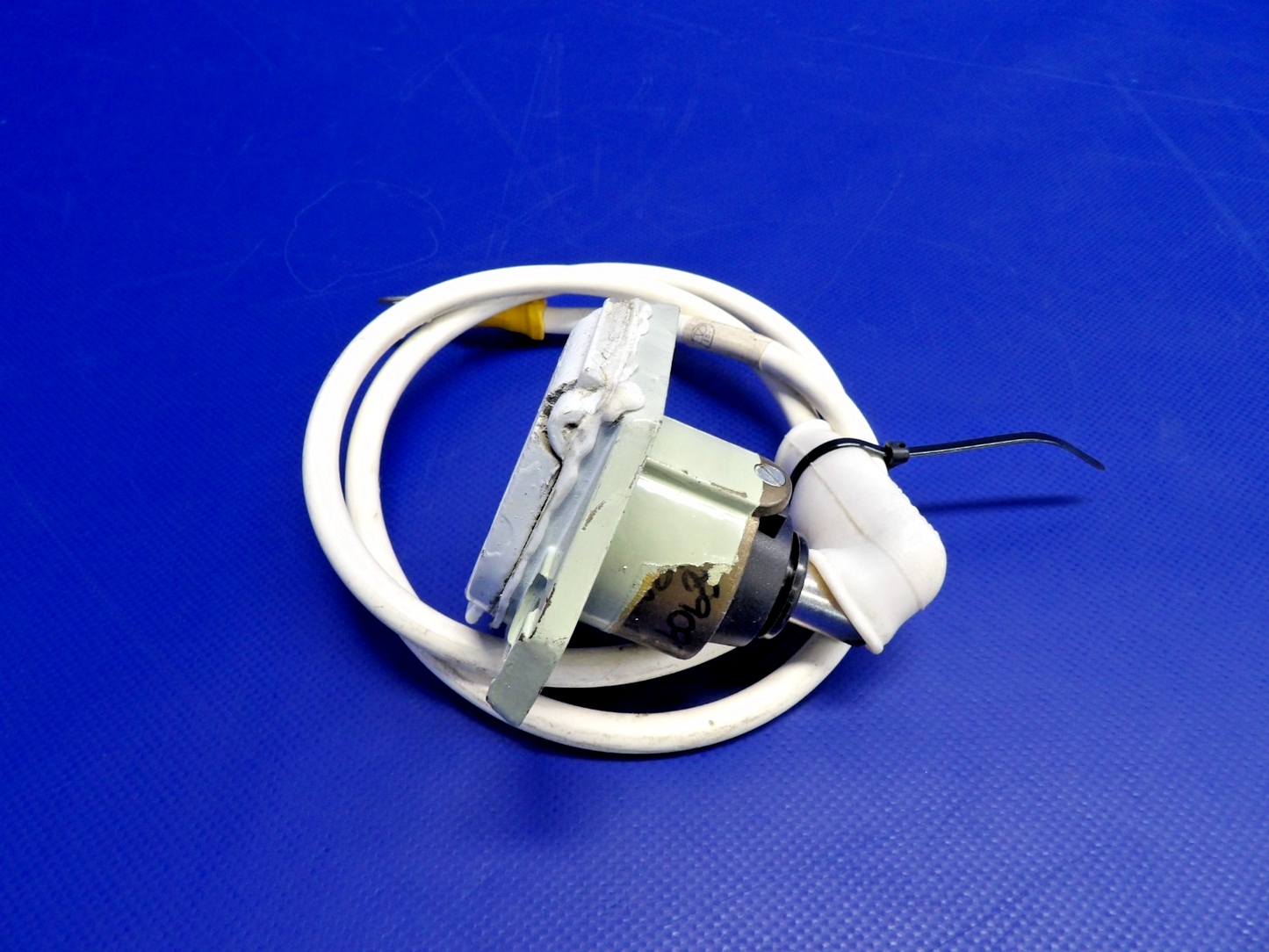Pollak Auxiliary Power Receptacle P/N 11-850 (0426-1254)5