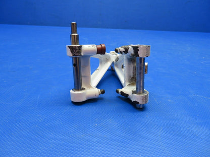 Beech 95 Upper & LWR Nose Gear Torque Knees w/ Pins P/N 35-820107-1 (0624-1807)