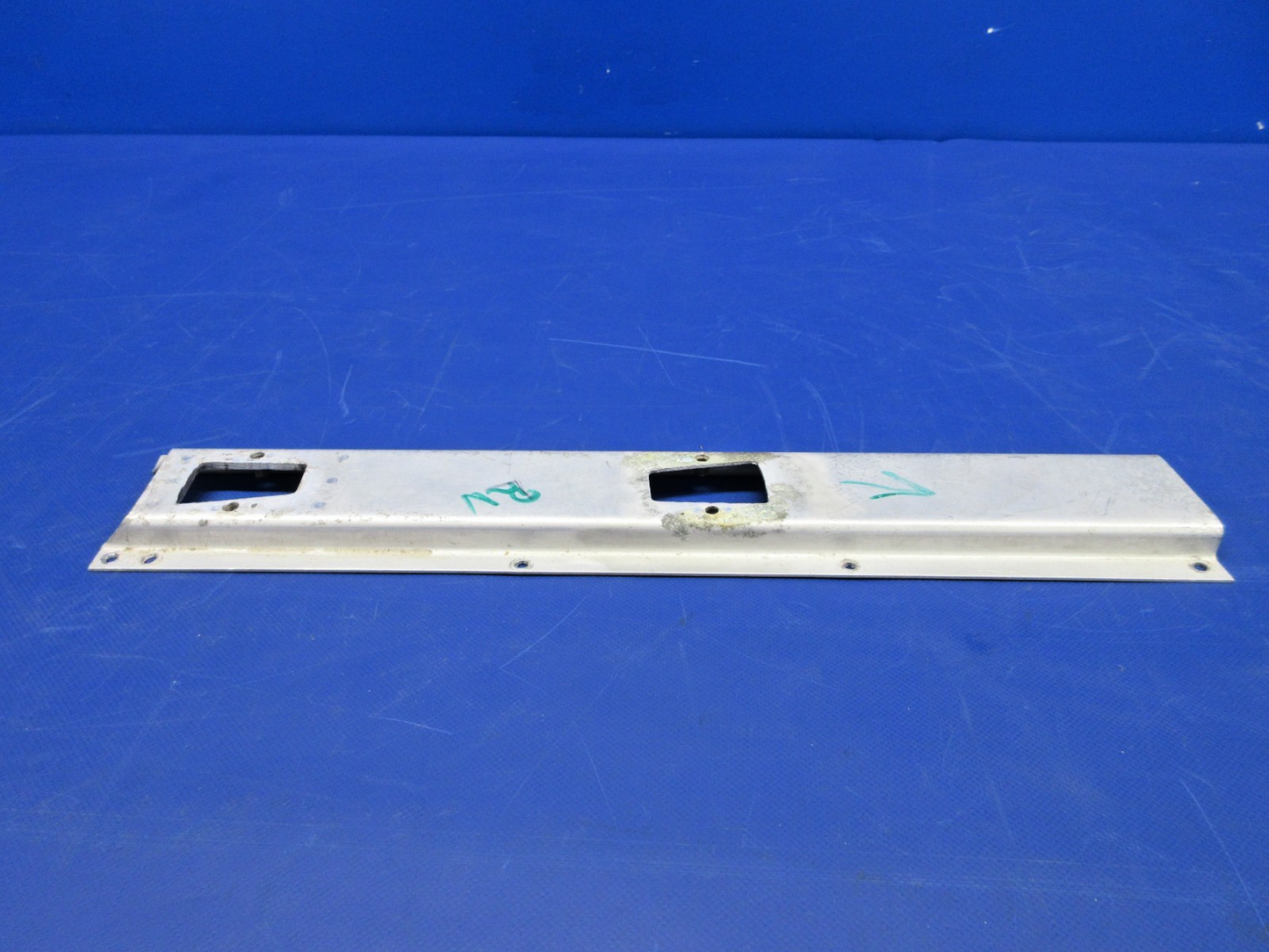 Cessna 310 / 310I AFT Seat Supports LH & RH P/N 0812981-5 & -6 (0326-866)12