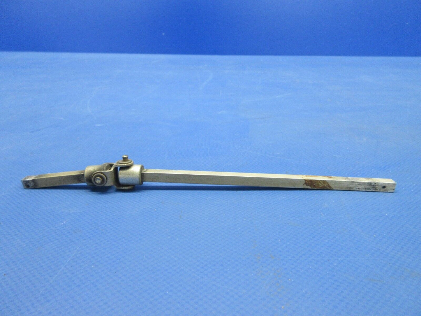 Early Cessna 175A Fuel Selector Valve Shaft Assembly P/N 0511157-14 (0624-1007)
