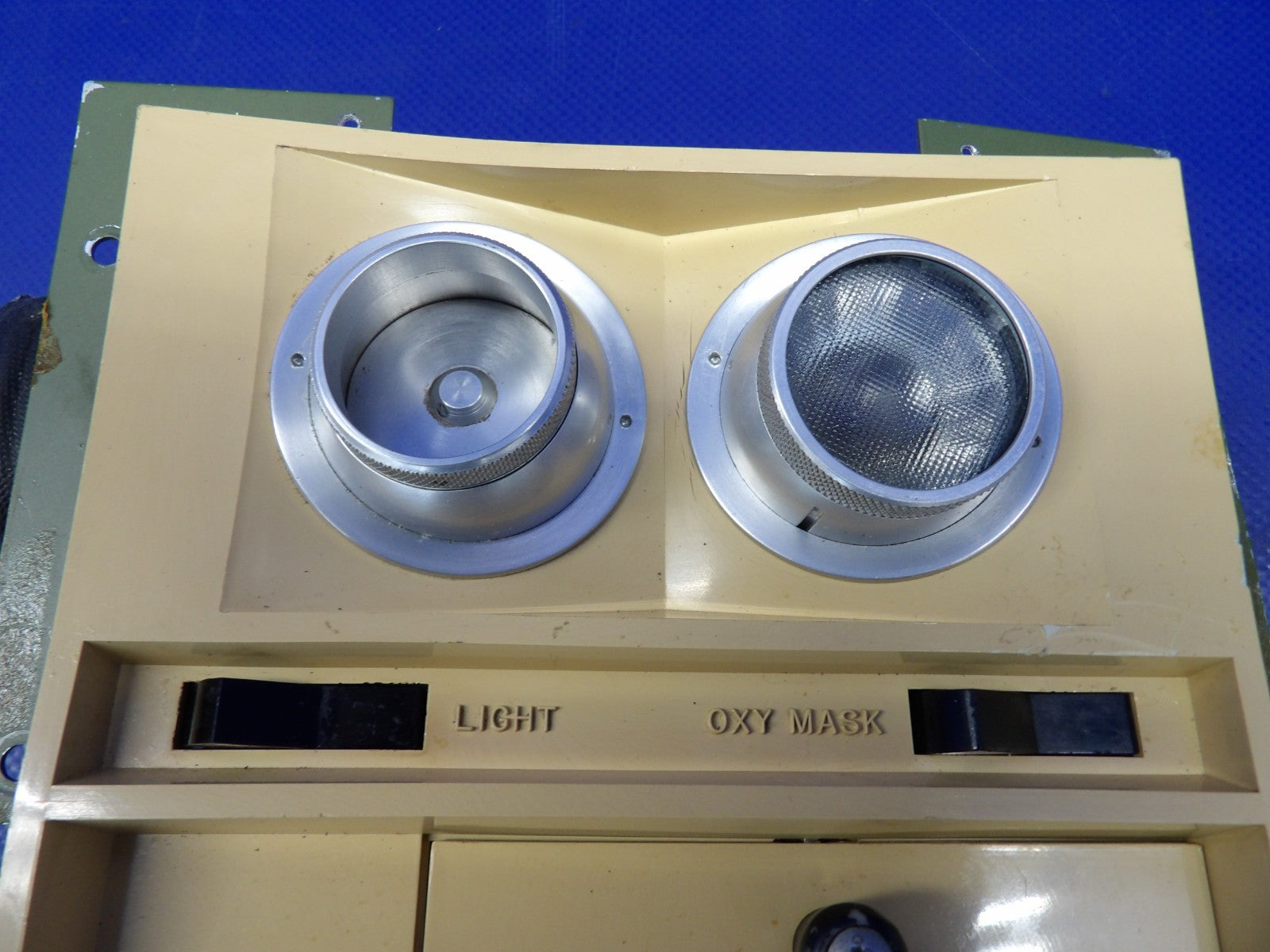 Cessna 421 Wemac Right Hand Middle Overhead Panel P/N 2390 (0726-1202)2