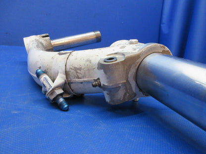 Piper PA-23-250 Aztec RH Main Gear Yoke, Rod & Axle P/N 31824-02 (0924-1289)