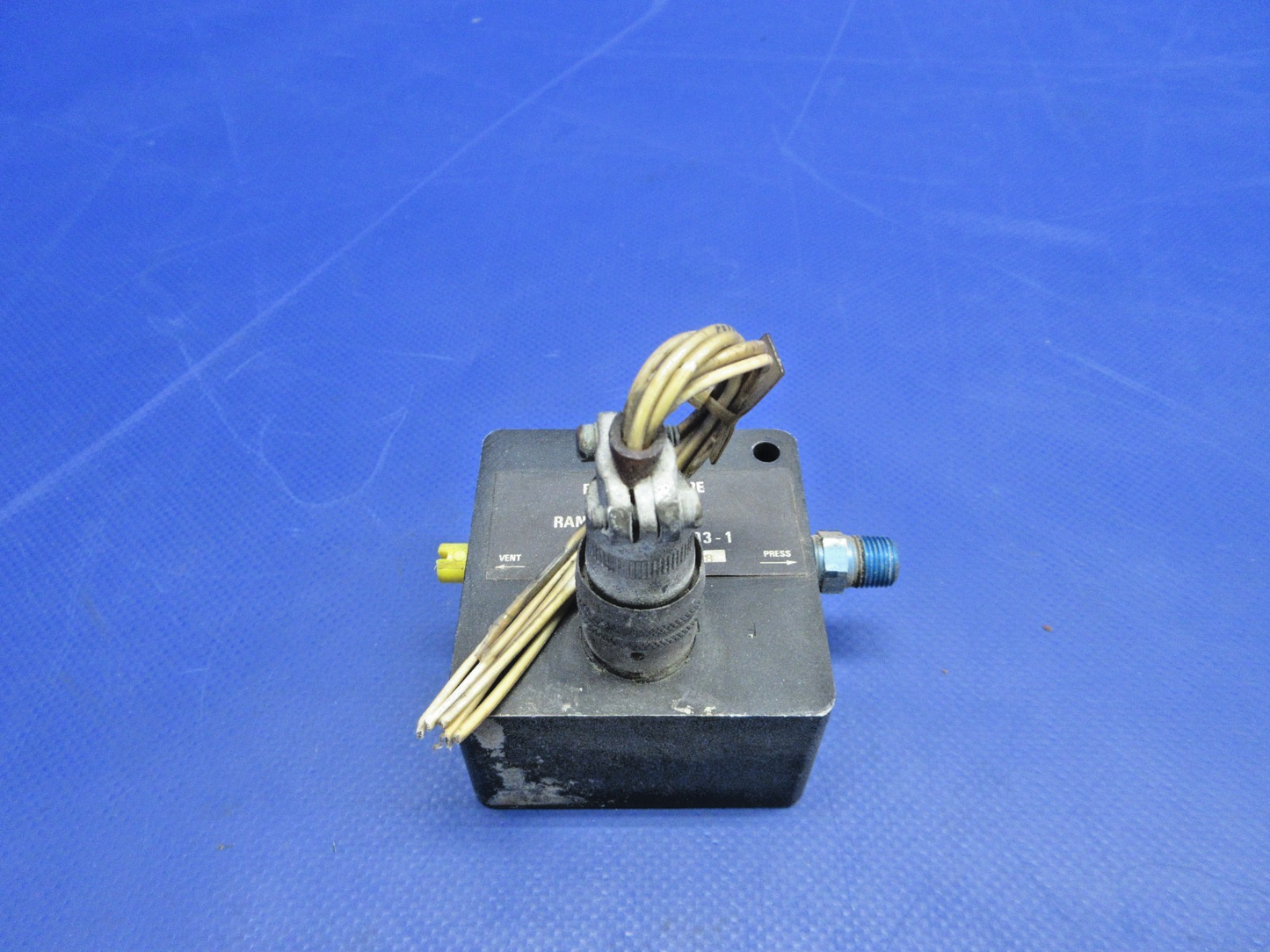 Piper PA-31T1 Cheyenne Fuel Pressure Transducer 0-50 PSI P/N 33093-1 (0626-743)0