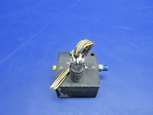 Piper PA-31T1 Cheyenne Fuel Pressure Transducer 0-50 PSI P/N 33093-1 (0626-743)0