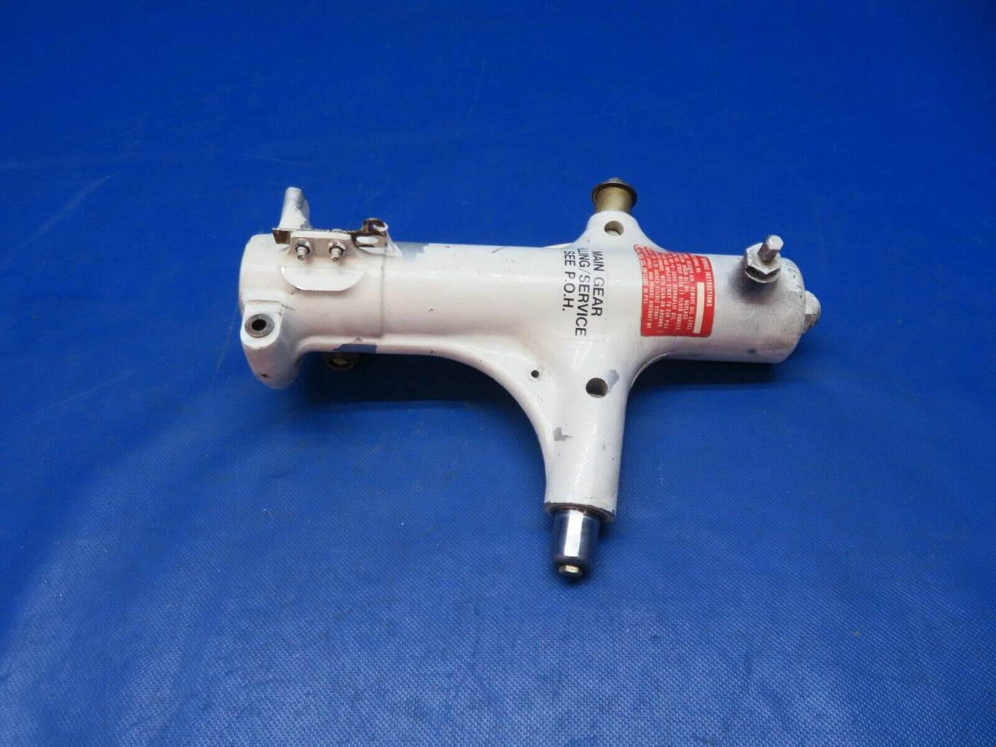 Piper PA-34-200T Seneca II RH Main Trunnion P/N 67926-13 (1024-237)