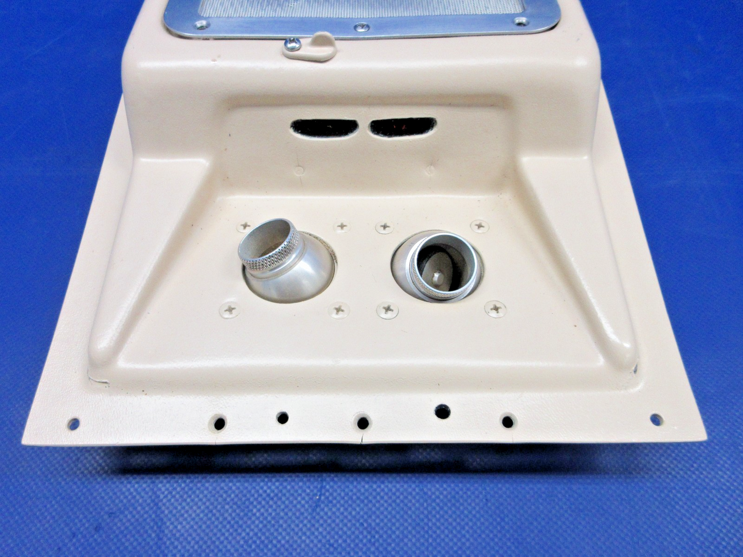 Beech D95A Travel Air Overhead Lights & Air Ducts P/N 35-550561-39 (0326-958)2