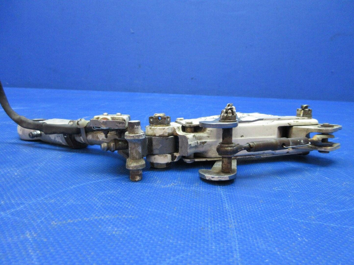 Piper PA-34-200T Seneca II RH MG Truss Assy w/ Switch P/N 78721-03 (0924-1374)