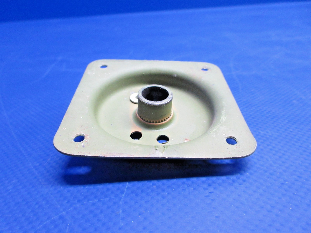 Cessna 172 / 172M Cabin Door Handle Shaft Plate P/N 0413195-5 (0926-863)7