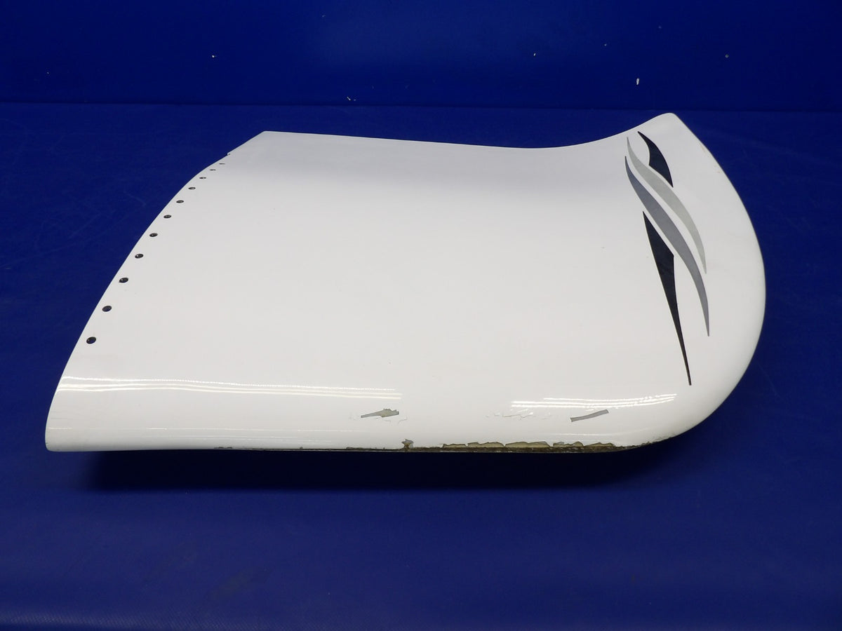 Minor Damage / Cirrus SR22 Left Hand Wing Tip P/N 13380-003 (0926-1241)0