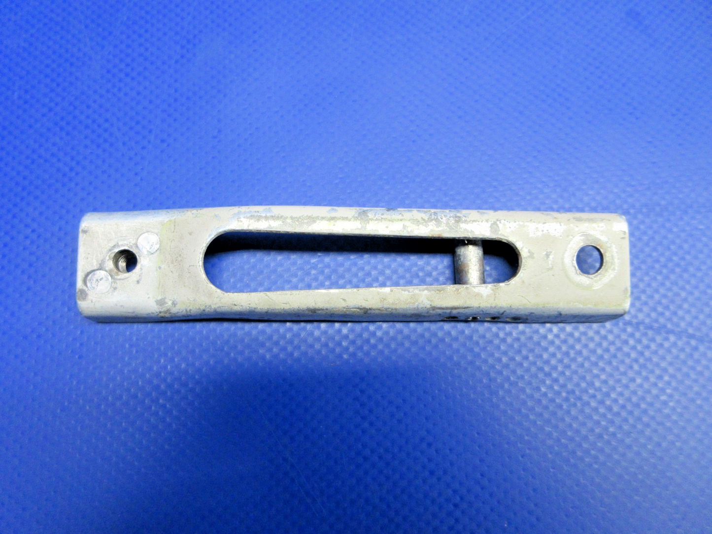 Beech D95A Travel Air Cabin Door Upper Latch Channel P/N 35-410456-27 (0326-829)1