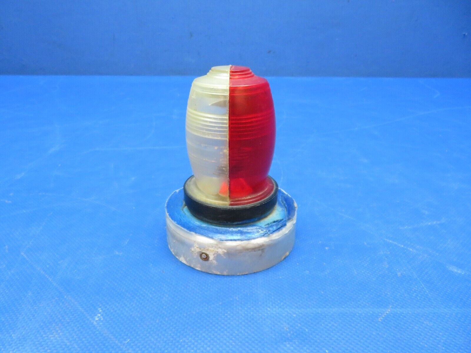 Beech Whelen Flashing Anti-Collision Light 14v 01-0770509-02 TESTED (0824-136)