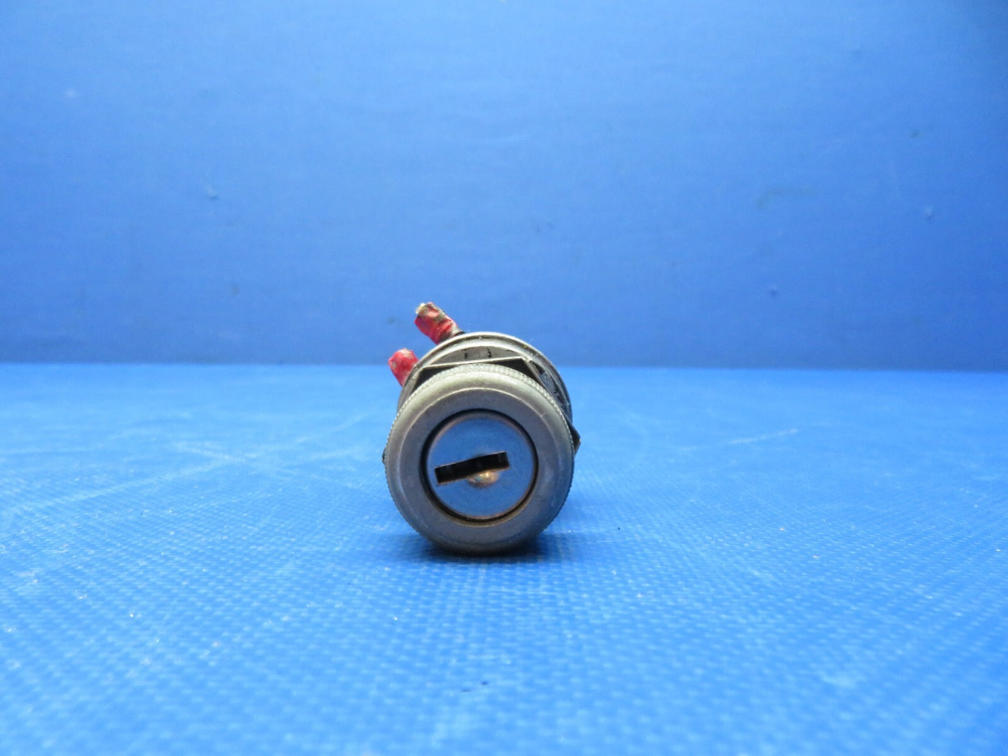 Beech 95 / D95A Travel Air Battery Switch No Key P/N 35-590070-39 (0424-218)1