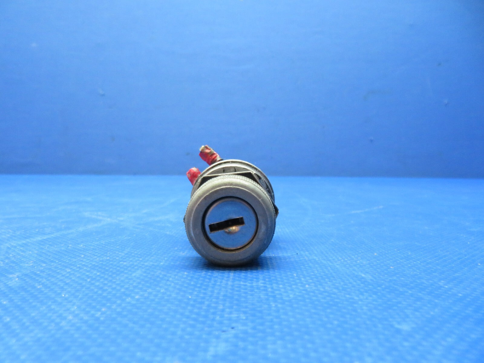 Beech 95 / D95A Travel Air Battery Switch No Key P/N 35-590070-39 (0424-218)1
