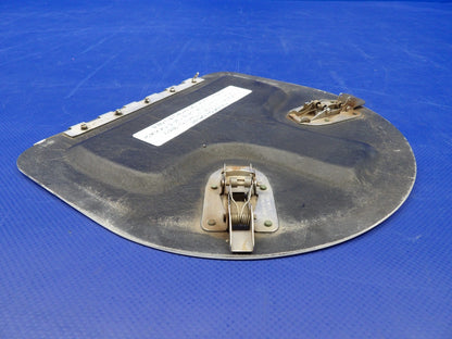 Cirrus SR22 Oil Filler Door P/N 20175-001 (0926-1211)7