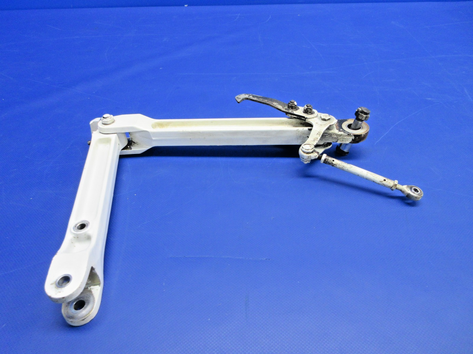 Cessna 310 / 310I Main Gear Links & Uplock Hook LH P/N 0841103-7 (0326-937)10