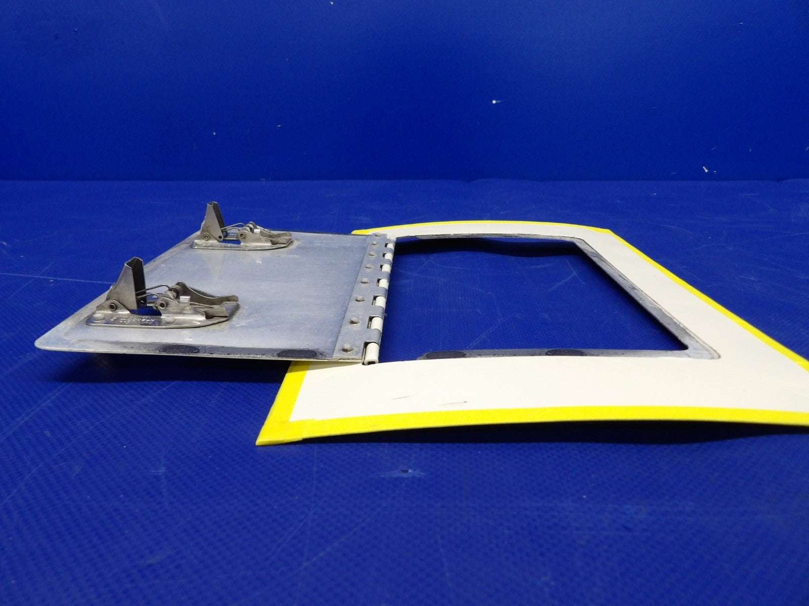 Beech 95 / D95A LH OTBD / RH INBD LWR Cowling Door P/N 95-910011-473 (0326-407)7