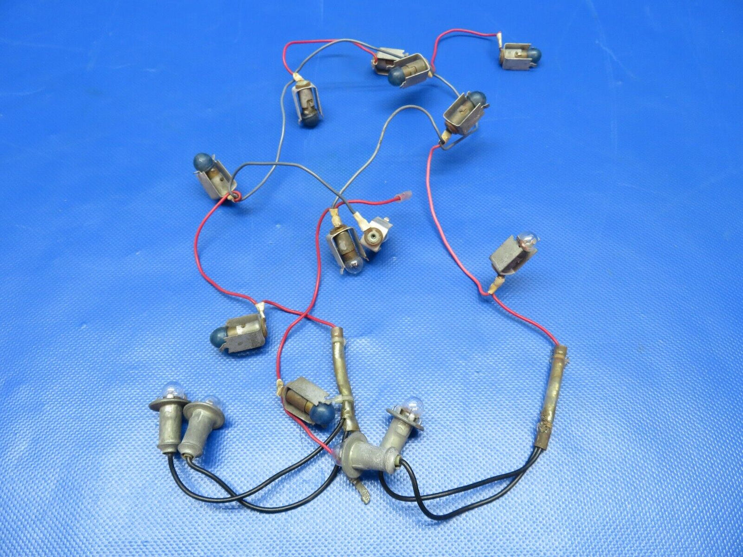 Piper PA-28R-200 Instrument Lamp Holder Assy P/N 565-516 LOT OF 15 (1223-1095)