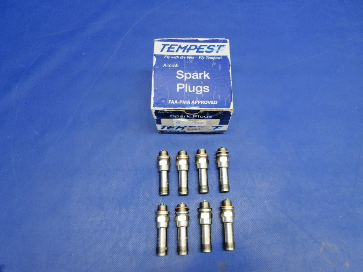 Tempest Spark Plug P/N URHM38E LOT OF 8 NOS (0926-795)1