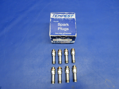Tempest Spark Plug P/N URHM38E LOT OF 8 NOS (0926-795)1