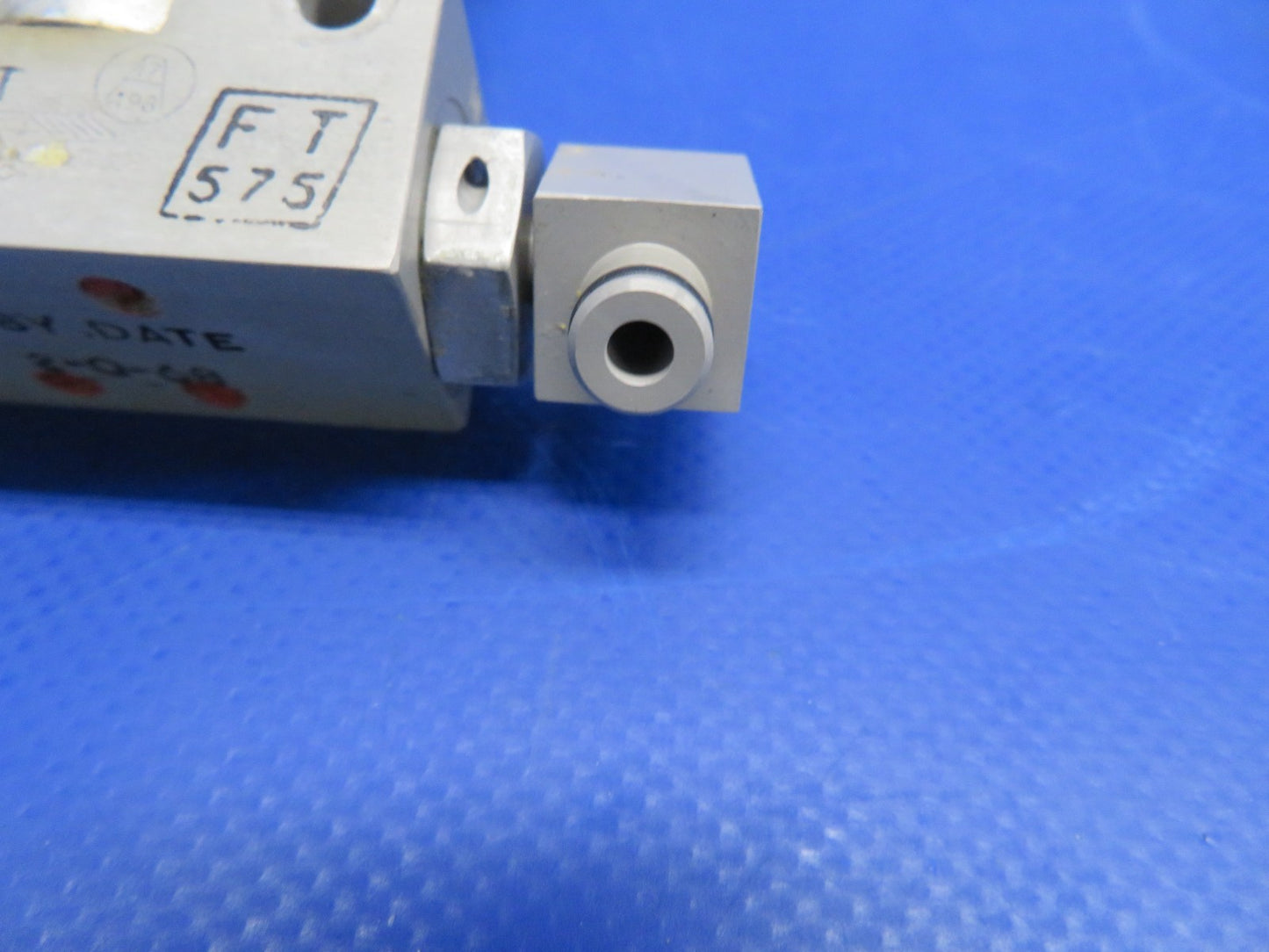 Cessna 421 Airesearch Solenoid Valve P/N 13104 TESTED (0826-401)12