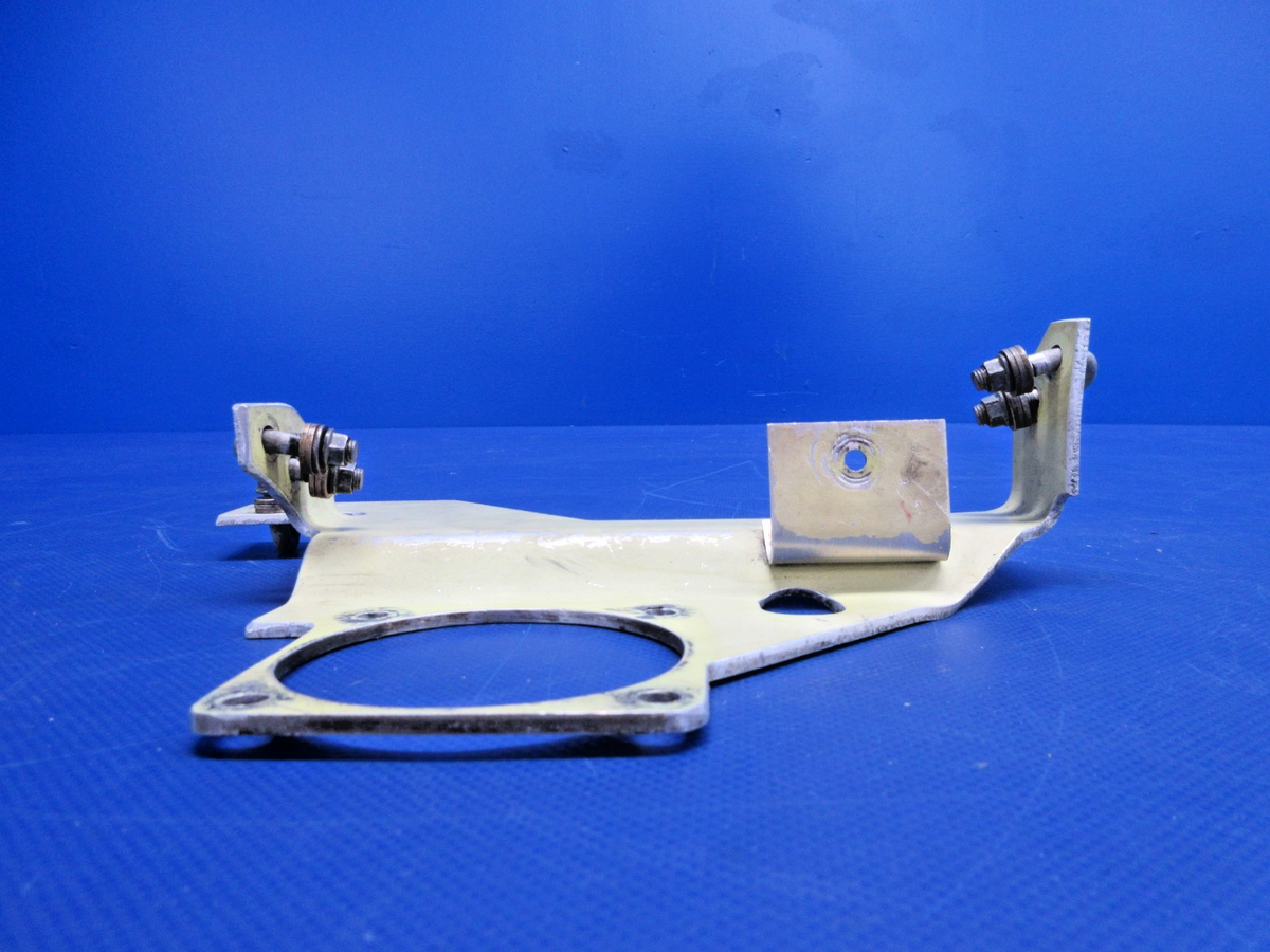 Beech 76 Duchess Engine Control Support Bracket P/N 105-940010-9 (0526-889)4