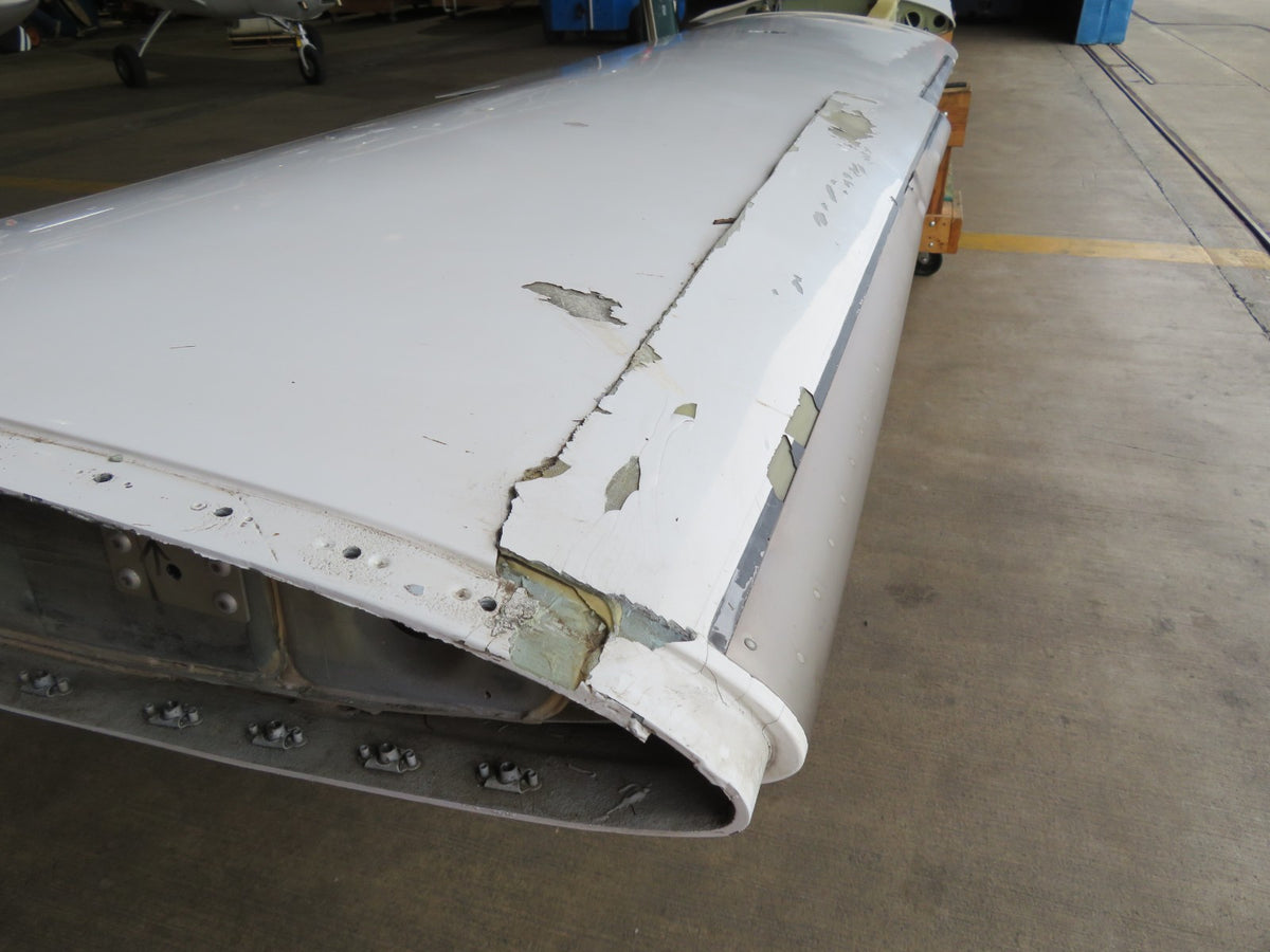 DAMAGED 2005 Cirrus SR22 Left and Right Hand Wing FIBERGLASS EDUCATION (0826-99)21