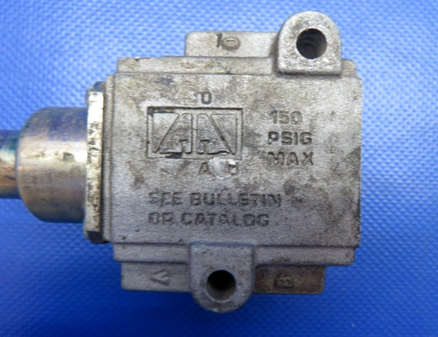 Parker Pneumatic Valve P/N CW1037 (0724-1949)
