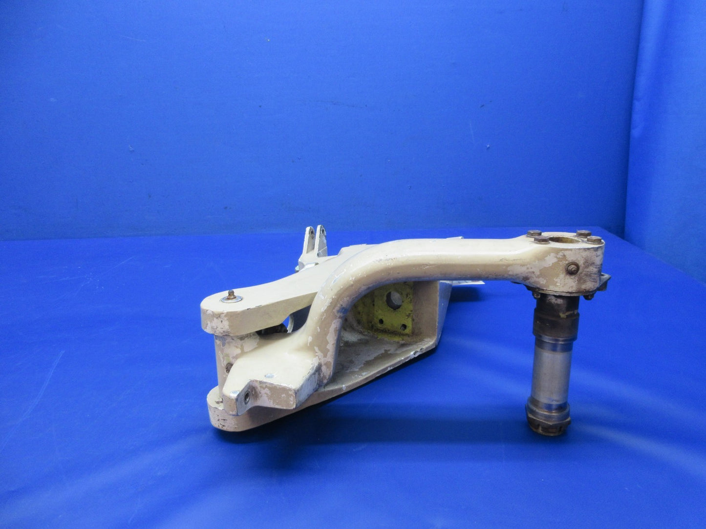 Beech 76 Duchess RH Main Landing Gear P/N 105-810019-2 (0526-2044)3
