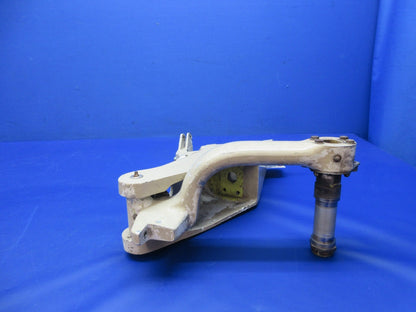 Beech 76 Duchess RH Main Landing Gear P/N 105-810019-2 (0526-2044)3