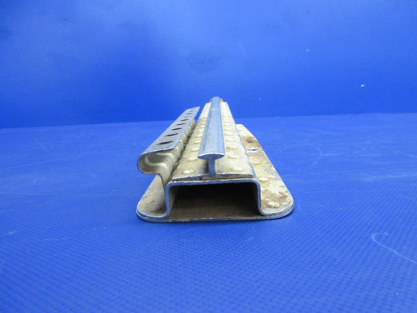 Cessna 310 / 310I LH Seat INBD Track P/N 0812987-8 (0326-863)5