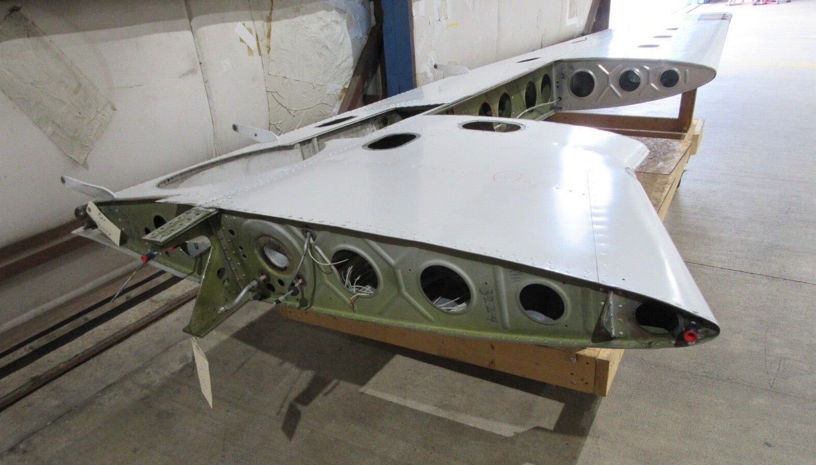 1977 Piper PA-28R-201T Arrow RH Wing P/N 35630-921 (0822-102)1