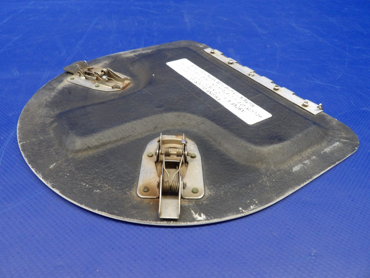 Cirrus SR22 Oil Filler Door P/N 20175-001 (0926-1211)8