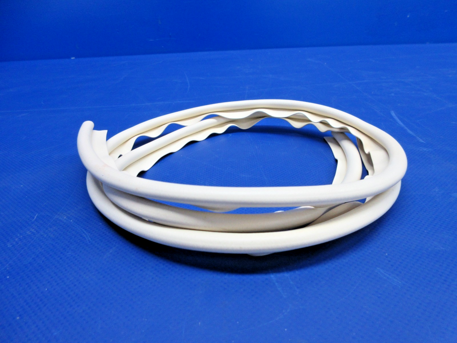 Beech King Air 90/100 Pilot Compartment Window Seal 50-534544-31 NOS (0326-764)7