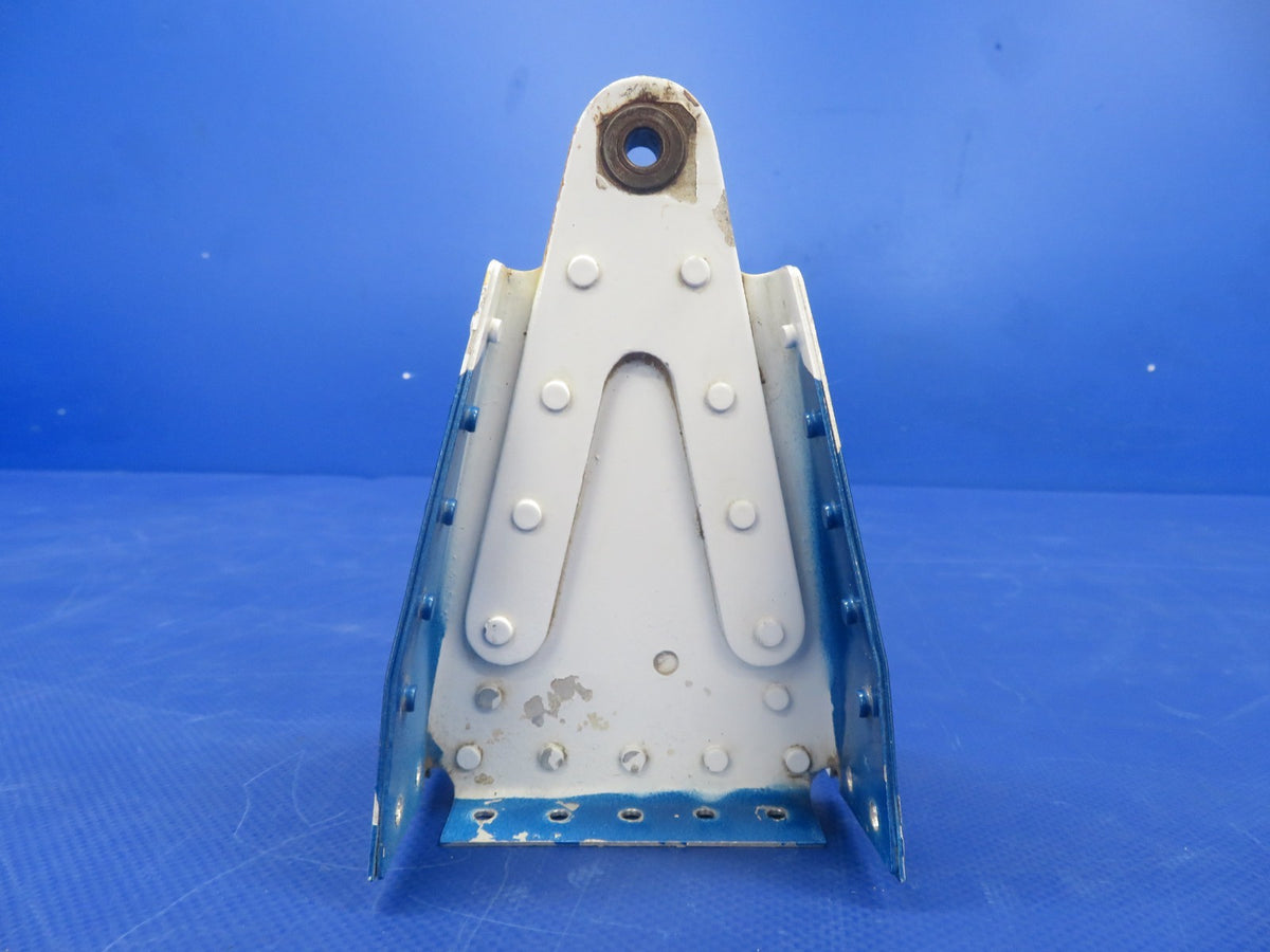 Cessna 421 Vertical Stabilizer Top Hinge P/N 5131011-1 (0726-406)2