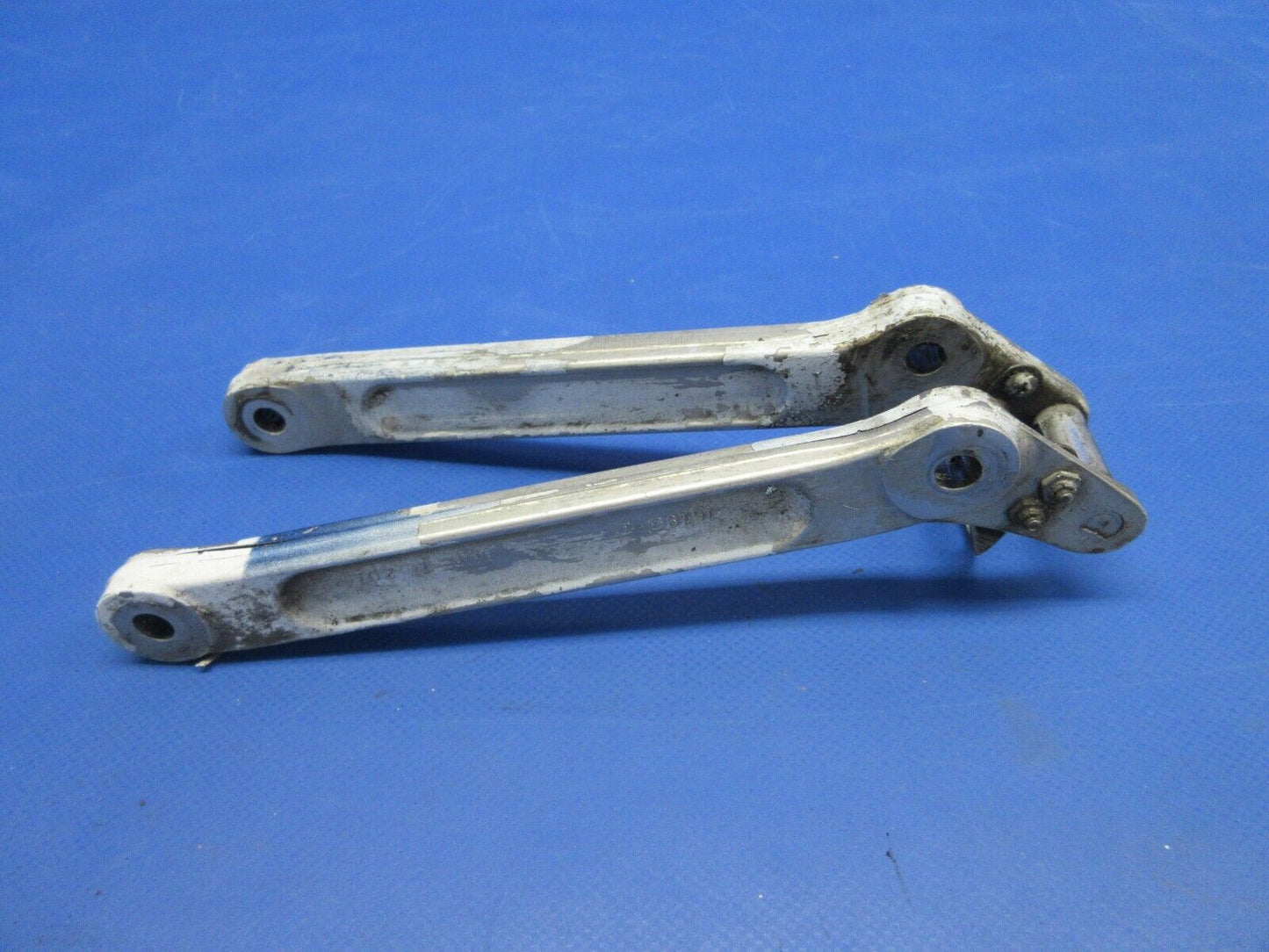 Piper PA-23-250 Aztec Nose Gear Drag Link Assy P/N 16279-00 (0624-848)