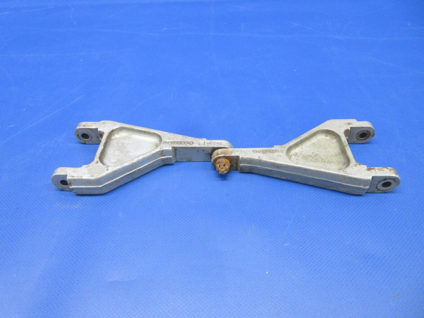 Piper PA23 Aztec Nose Gear Scissor & Bushing Assy P/N 752-914 (0324-718)
